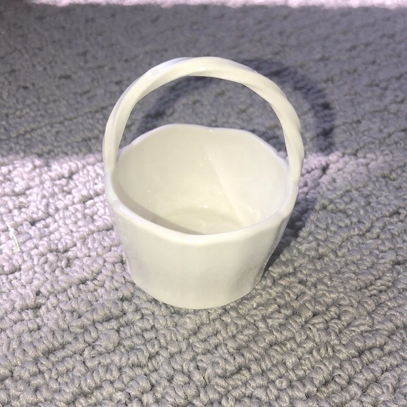 WEDGWOOD TINY EASTER BASKET - Picture 4 of 4